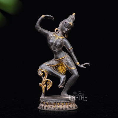 dancing parvati statue