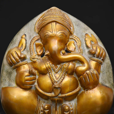 antique ganesha idol, closeup